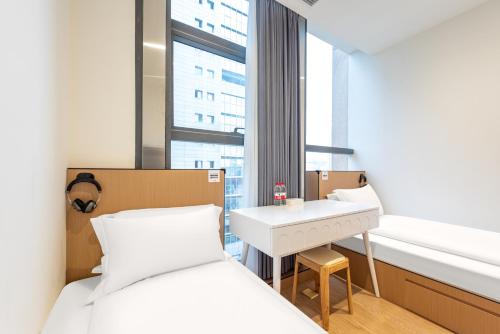 Postel nebo postele na pokoji v ubytování Lemon Hotel- Hangzhou West Lake