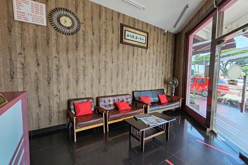 A seating area at Hotel Kuang Hua