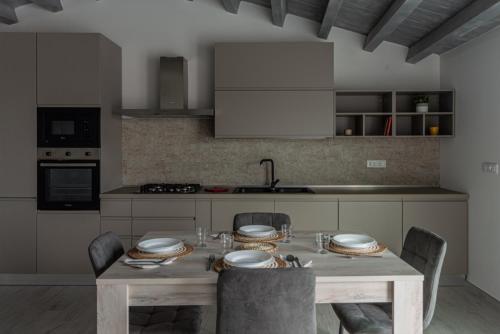 Una cocina o cocineta en A cara a mare