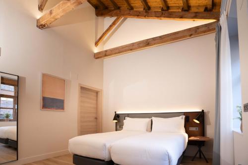 Voodi või voodid majutusasutuse Prisma Suites toas