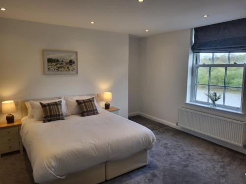 a bedroom with a large bed and a window at Hampstall Inn in Stourport