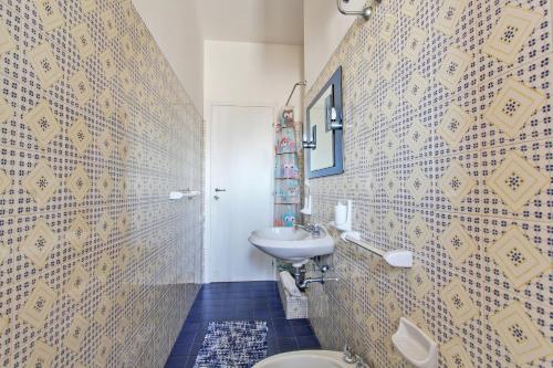 a bathroom with a sink and a toilet at Mare Fuori in Nettuno