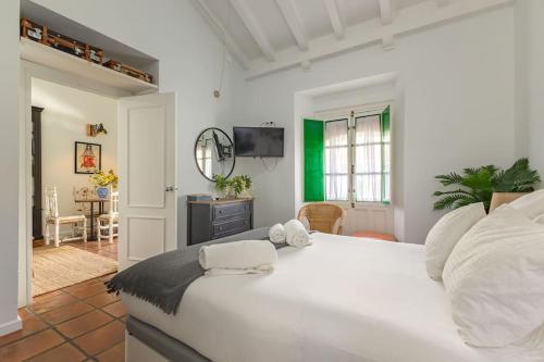 Alcazares Central Suite by Valcambre