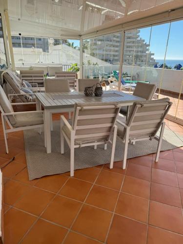 2 bed. amazing sea views