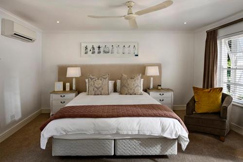 a bedroom with a large bed and a ceiling fan at Sunrise guesthoues in Greater Noida