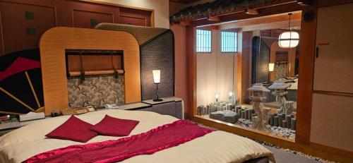 Kanagawaにあるうさぎのベッドルーム(大型ベッド1台、大きな鏡付)