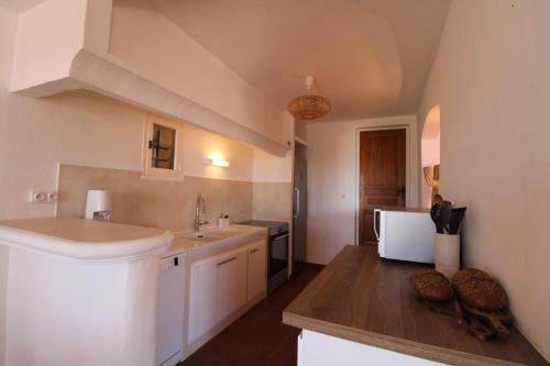Kúpeľňa v ubytovaní Villa Tara 6 chambres piscine privée vue panoramique sur les collines de Grimaud