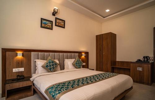 RABBIT RATNAM -By Udaipur Hotelsにあるベッド