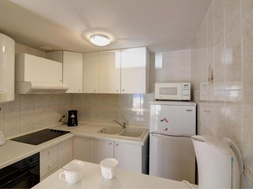 Platja. Amplio apartamento para 6 en Roses ubicación ideal