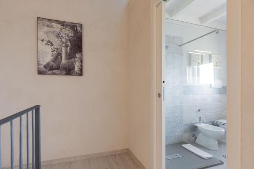 Ένα μπάνιο στο [- Sotto la Loggia -]