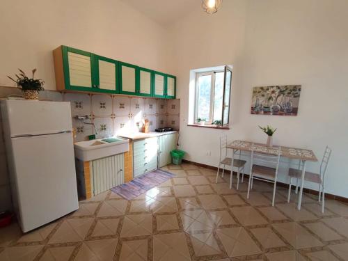 Kuchyň nebo kuchyňský kout v ubytování La casetta degli ulivi