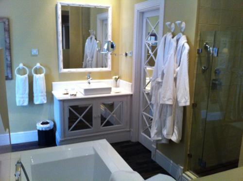 Bilik mandi di Hotel Valdepalacios Gourmand 5* GL