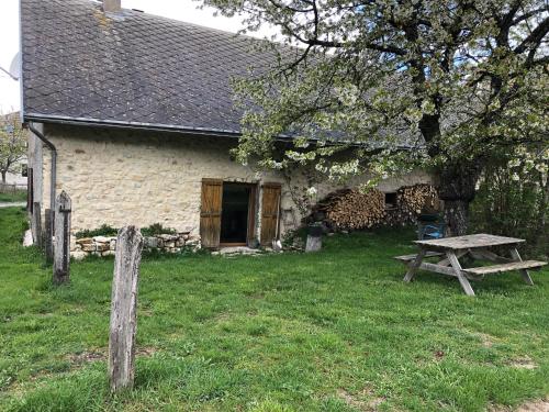 a building with a picnic table in front of it at Cottage au trabuech in Lus-la-Croix-Haute