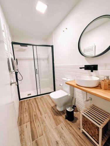 Un baño de Nice studio in Lavapies, downtown Madrid