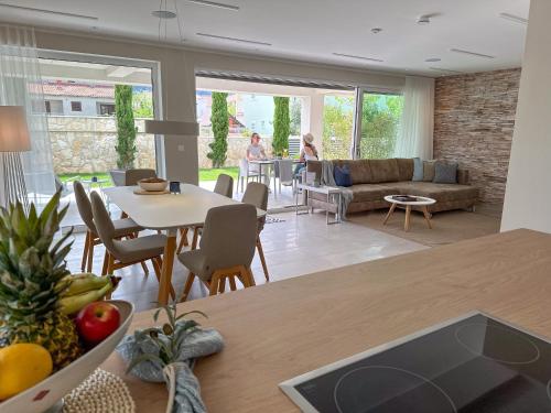 Ruang duduk di Apartment Baska, exklusive Apartments mit Poolarea in Baska, Krk - Kroatien