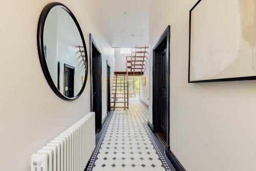 Gallery image of Beautiful large luxury home in London in Sidcup
