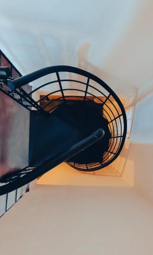 a black chair sitting on top of a ceiling at Kellerstöckl am Berg - Das Grüne in Steinbach