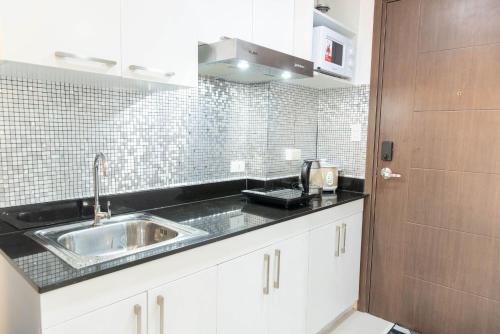 Η κουζίνα ή μικρή κουζίνα στο Nana's Place - Brenthill Baguio