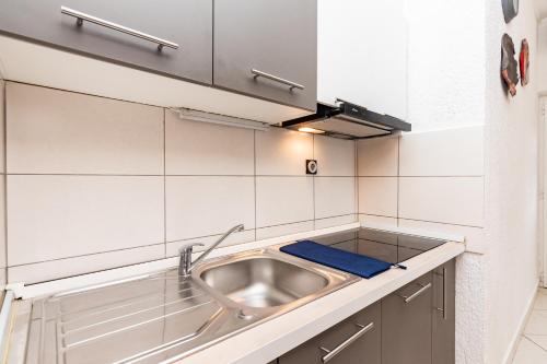 a kitchen with a sink and a counter top at Apartments Tauzer in Mandre