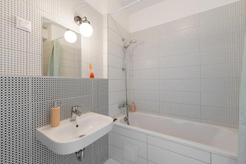 Brand New Modern Apartment-2 rooms-balcony-garage 1084 Budapest, 29 József utca kép - 3