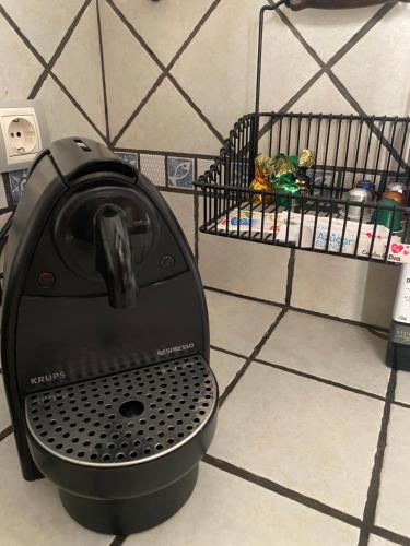 a toaster sitting on a counter next to a basket at Casa Nemesio, enclave y vistas excepcionales in Valderrobres