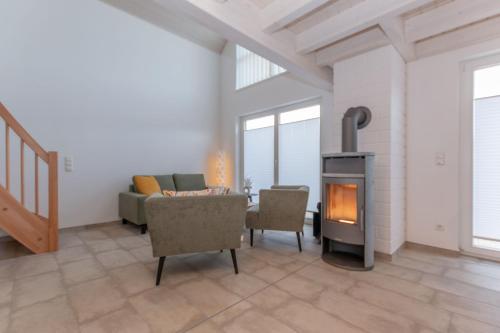 a living room with a fireplace and a couch at Ida - Nordhorn in Nordhorn