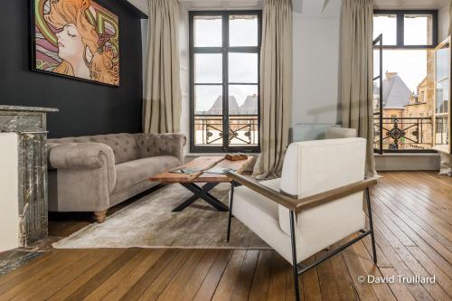 Suites MANA - Cupidon avec superbe vue Place Ducale Parking inclus