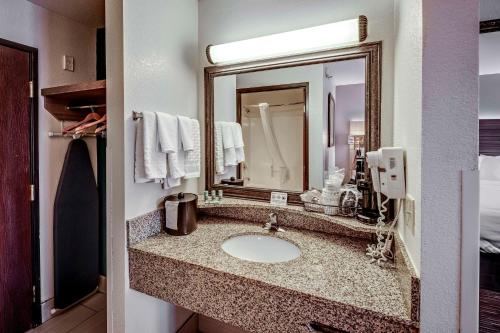 a bathroom with a sink and a mirror at Best Western Port Columbus in Columbus