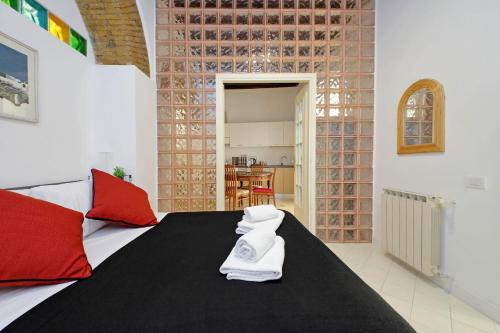 Giường trong phòng chung tại 4BNB - Lungaretta Jacuzzi Apartment