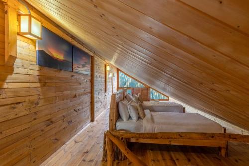 a bedroom with two beds in a wooden cabin at ELIVAAS 4 BHK with Garden & Sauna - Skylounge in Shimla