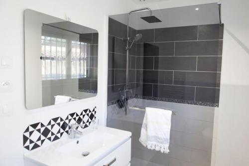 Ένα μπάνιο στο L'atelier, chalet proche lac et océan à Hourtin