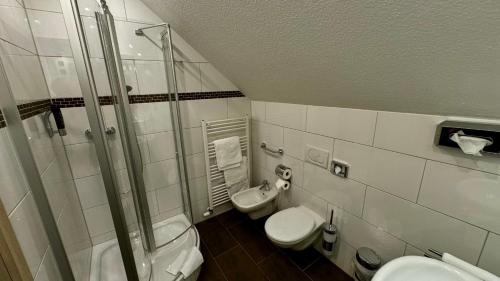 a bathroom with two toilets and a shower at Kaiserhof in Willich