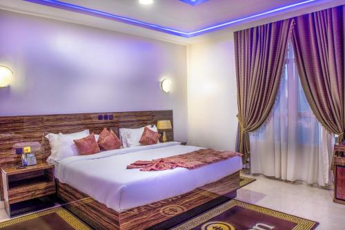 Postel nebo postele na pokoji v ubytování Aveon Hotel