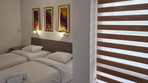 Ένα ή περισσότερα κρεβάτια σε δωμάτιο στο Mayberry Highway - Apartmani Medijapark
