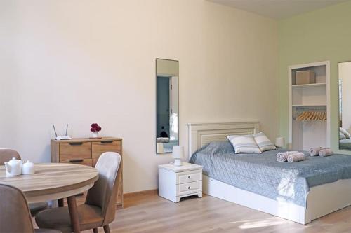 Cama ou camas em um quarto em Studio flat in central Tbilisi