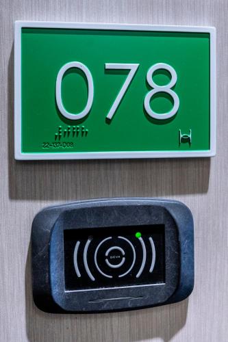 a sign on a wall with a speed limit at Airport Hotel Bergamo in Bagnatica