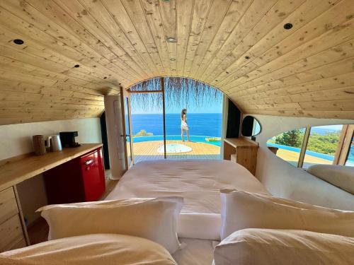 Ένα ή περισσότερα κρεβάτια σε δωμάτιο στο Seaview Faralya