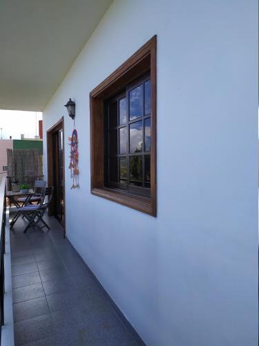 a room with a window on the side of a house at Los atardeceres más bellos del Sauzal in Sauzal