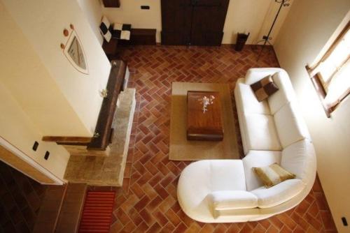 a white couch in the middle of a living room at Villa Camelia in Cortona