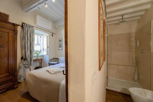 a bedroom with a bed and a bathroom with a shower at Casa Annateresa in Cortona