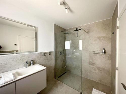 Casita "Zoo" con vistas al mar, al castillo de Denia, al Montgo y piscina comunitaria
