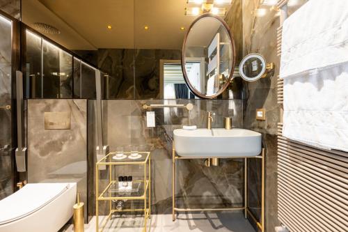 a bathroom with a sink and a mirror at Hotel Palazzina Sardi in Venice