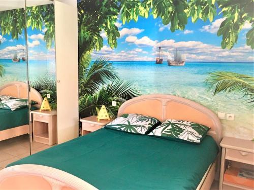 1 dormitorio con vistas al océano en Maison MAS DE LA PLAGE villa 4 LEUCATE NATURISME, en Port Leucate