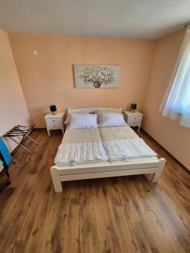 2 Apartment in Vila Marica