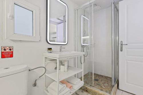 Your cube place at Ermou - Plaka