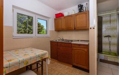 2 Bedroom Cozy Apartment In Novi Vinodolski