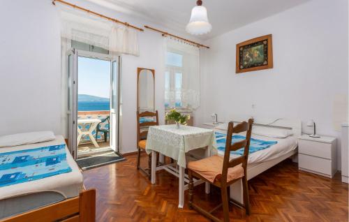 2 Bedroom Cozy Apartment In Novi Vinodolski