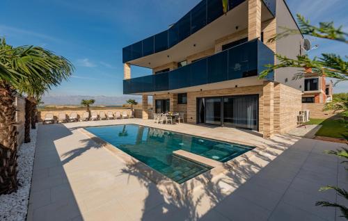 5 Bedroom Beautiful Home In Privlaka