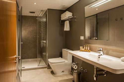 Koupelna v ubytování Solace Hotel Santiago