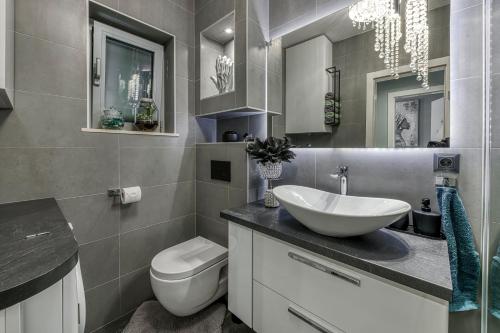 Kúpeľňa v ubytovaní Modern and Spectacular 2-BedApartment in Cavtat